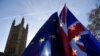 Zastave Britanije i Evropske unije u blizini zgrade parlamenta