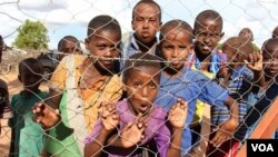 Somali youngsters are oblivious to the controversies surrounding their stay in Dadaab refugee camp, Dadaab, Kenya, April 24, 2015. (Mohammed Yusuf/VOA)