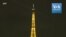 France: la Tour Eiffel scintille plus longtemps en hommage aux soignants