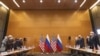 Американская и российская делегации на переговорах в Женеве, Швейцария. 10 января 2022 г.