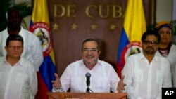 Commander of the Revolutionary Armed Forces of Colombia or FARC, Rodrigo Londono, better known as Timochenko or Timoleon Jimenez talks to the press, accompanied by Ivan Marquez, right, chief negotiator of the Revolutionary Armed Forces of Colombia and Pablo Catatumbo, left, chief of the FARC's western bloc, in Havana, Cuba, Sunday, August 28, 2016. 