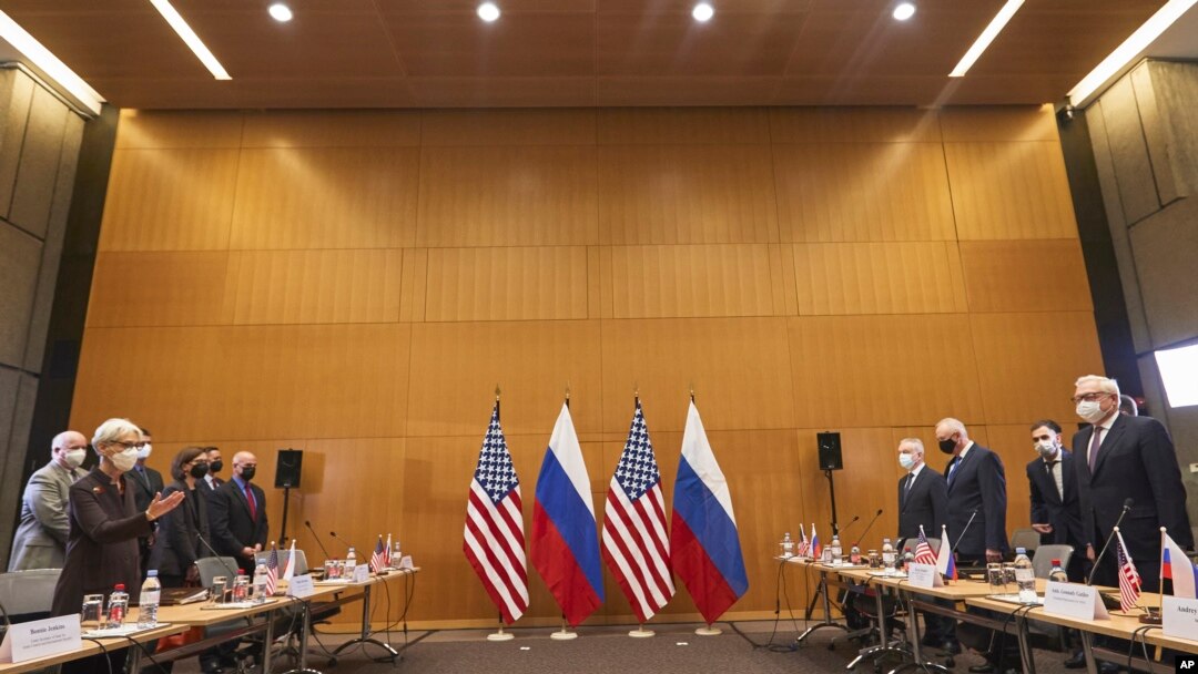 Американская и российская делегации на переговорах в Женеве, Швейцария. 10 января 2022 г.