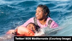 Photo d'un sauvetage de SOS Méditerranée, le 27 janvier 2018. (Twitter/ SOS Méditerranée)