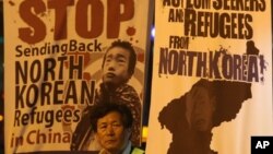 지난 4월 한국에서 탈북자 체포와 강제 송환 중단을 촉구하며 열린 촛불 시위. (자료사진)