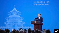 Presiden China Xi Jinping berbicara dalam Sidang Umum Interpol ke-86 di Pusat Konvensi Nasional Beijing di Beijing, Selasa, 26 September 2017. (Foto Lintao Zhang / Kolam Renang via AP)