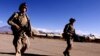 Arhiva - patrola američkih vojnika na aerodromu kod Kabula (Foto: REUTERS/Peter Andrews)