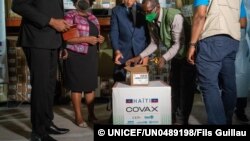 Gjatë dhurimit nga Shtetet e Bashkuara të 500 mijë dozave për Haitin