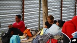 Imigrantes venezuelanos depois de atravessarem a fronteira para Pacaraima, no Estado de Roraima, Brasil. 20 de Agosto, 2018. 