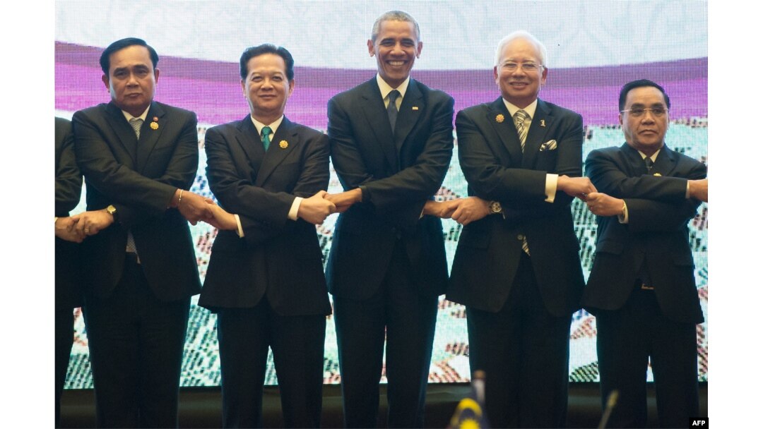 U.S. President Barack Obama, center, participates in the U.S.-ASEAN Summit family photo at the Kuala Lumpur Convention Center, on the sidelines of the Association of Southeast Asian Nations (ASEAN) Summit, Nov. 21, 2015.