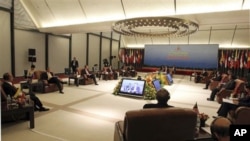 ASEAN leaders attend their retreat meeting at the 17th ASEAN summit in Hanoi, Vietnam, 28 Oct 2010