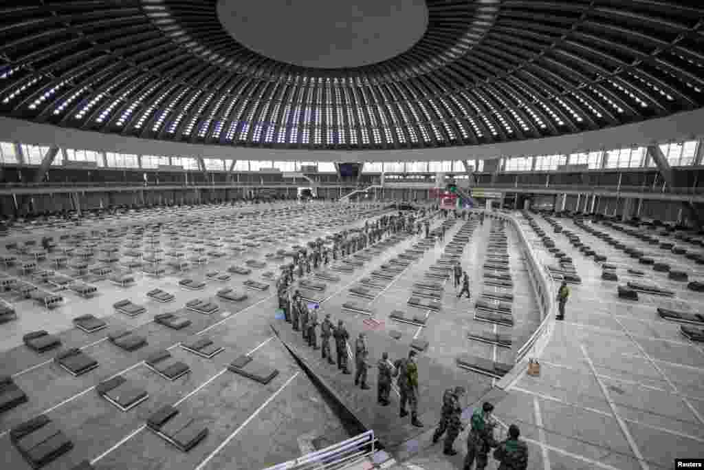 Members of the Serbian military set up beds inside Hall 1 at the Belgrade Fairgrounds to accommodate people suffering from mild symptoms of the coronavirus, in Belgrade.