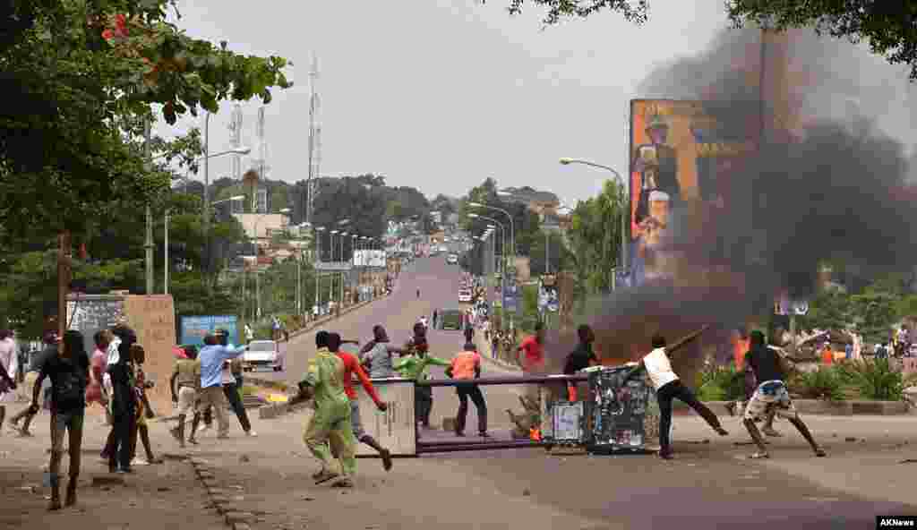 Les congolaises manifestent contre la revision d&#39;une loi électorale, à Kinshasa, RDC, 19 janvier 2015