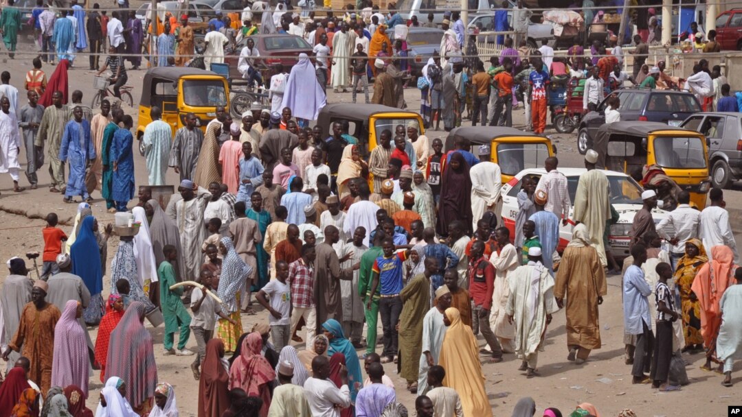 Mazauna kauyukan Adamawa na tserewa daga Boko Haram. 
