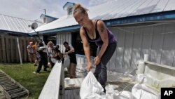 Krystal Day, of Homosassa, Fla., leads a sandbag assembly line at the Old Port Cove restaurant Tuesday, Oct. 9, 2018, in Ozello, Fla. 