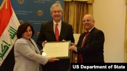 U.S. Deputy Secretary of State William Burns presents the 2012 Human Rights Defenders Award to Iraqi NGO Hammurabi Human Rights Organization.