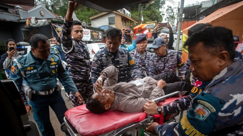 Death toll in flooding, landslides in Indonesia rises to 21