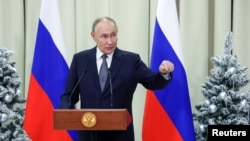 El presidente ruso, Vladimir Putin, habla durante una conferencia de prensa tras una reunión del Consejo Económico Supremo de Eurasia en la región de Leningrado, Rusia, el 26 de diciembre de 2024