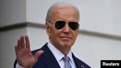 Rais wa Marekani Joe Biden aKIondoka Ikulu ya Marekani huko Washington, Marekani, kwa ajili ya kuchangisha fedha za kampeni huko California, Mei 9, 2024. (REUTERS).