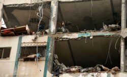Gazze'de İsrail hava saldırısı sonucu hasar gören bir bina