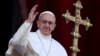 El papa desea la paz al mundo golpeado por el terrorismo y las guerras