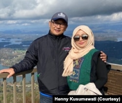 Henny Kusumawati dan Teguh Yulianto, warga Indonesia di Atlanta, Georgia, yang untuk kedua kalinya mengurungkan niatnya untuk mudik. (Foto: Henny Kusumawati/pribadi)