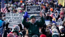 Manifestan nan Mach Pou Lavi a nan Washington, Vandredi 21 Janvye 2022. 