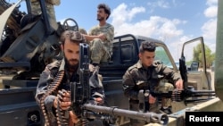Para tentara yang setia kepada pemerintah yag diakui secara internasional bersiap menuju ke Sirte, di Tripoli, Libya, 6 Juli 2020.