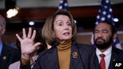 Nancy Pelosi negó que los demócratas interceptaran comunicaciones.