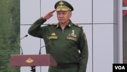 国防部长绍伊古在去年夏季举行的莫斯科武器展开幕式上。
