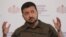  Tổng thống Ukraine Volodymyr Zelenskyy tham dự một cuộc họp báo trong cuộc họp của Cộng đồng Chính trị Châu Âu tại Lâu đài Mimi ở Bulboaca, Moldova ngày 1 tháng 6 năm 2023.