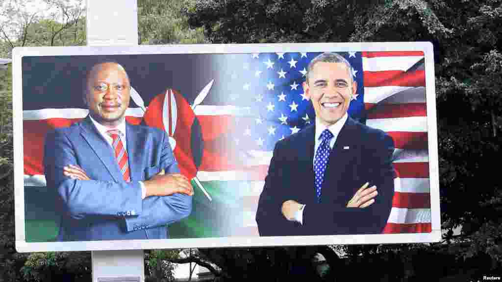 Un panneau d&#39;affichage avec les photos des présidents Uhuru Kenyatta et Barack Obama, Nairobi, 24 juillet 2015.