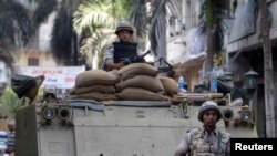 L'armée a le contrôle effectif du pouvoir en Egypte, depuis l'éviction de Mohamed Morsi, le 3 juillet 2013.