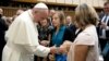 Attentat de Nice : le pape prône le dialogue devant familles en deuil et victimes