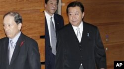 일본 노다 요시히코 총리. (오른쪽)