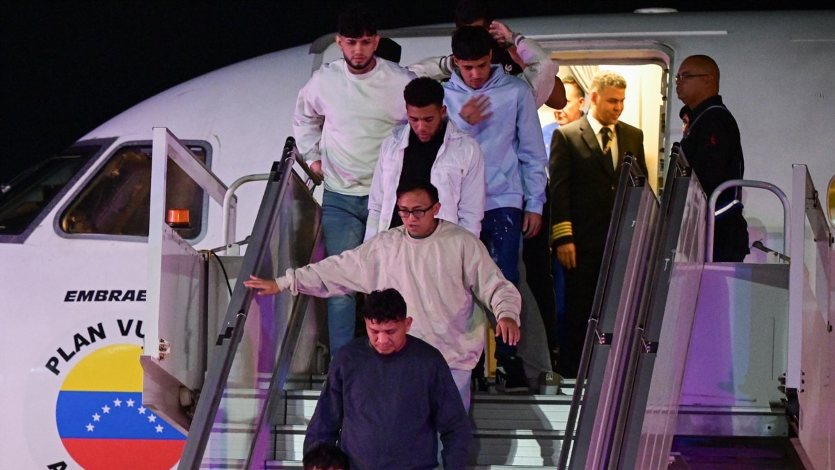 Venezuela reanudará vuelos de deportación desde EEUU este viernes: enviado de Trump