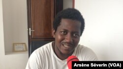 Guerschom Gobouang, un slameur engagé à Brazzaville, le 30 mai 2018. (VOA/Arsène Séverin)