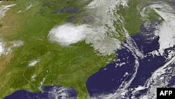 Hình ảnh bão Emily do NASA chụp lúc 2:32 sáng giờ EDT sáng thứ Tư ngày 3/8/2011