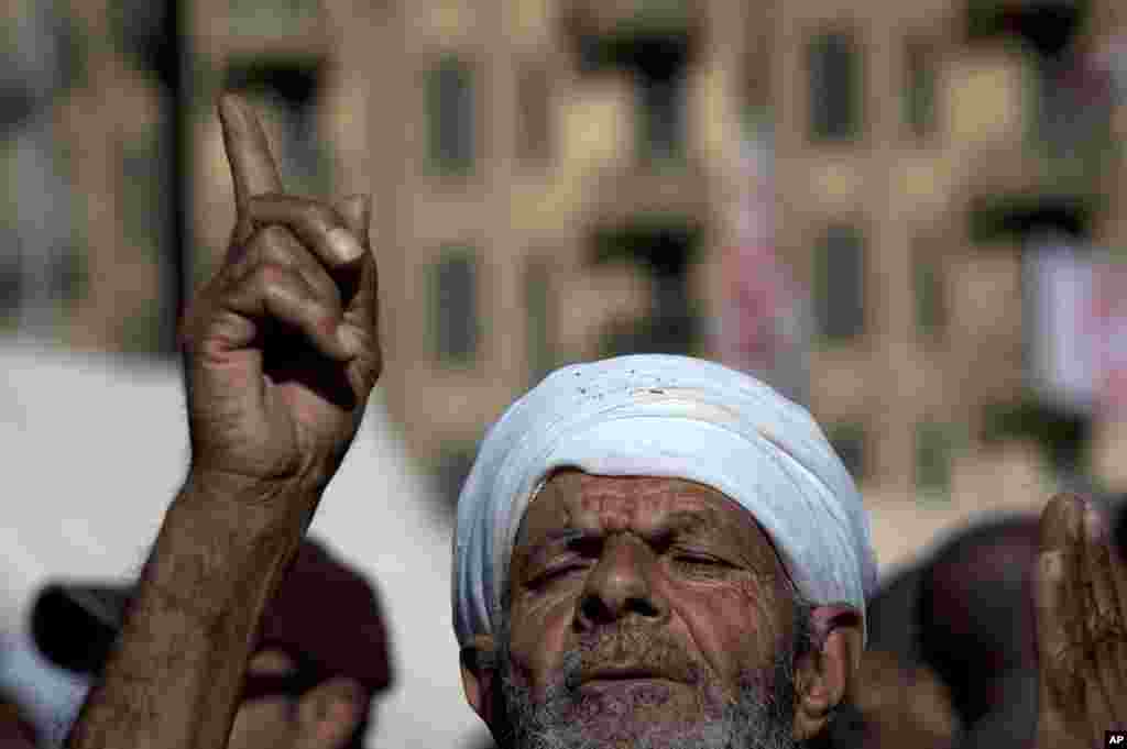 An Egyptian protester opposing president Mohamed Morsi attends Friday prayers at Tahrir Square, Cairo, Egypt, Dec. 7, 2012. 
