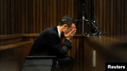 Oscar Pistorius trong phiên xử tại tòa án ở Pretoria, Nam Phi