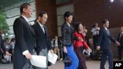 New Japanese Cabinet Includes 5 Women