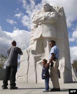 Ozodlik kuychisi Martin Lyuter King uchun yodgorlik