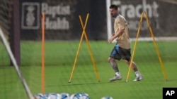 Lionel Messi entrena con la selección de Argentina en el complejo de Inter Miami el 7 de octubre de 2024 en Fort Lauderdale, Florida.