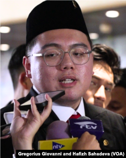 Rio A.J. Dondokambey, anggota DPR RI untuk 2024-2029 dari Fraksi PDI Perjuangan usai pelantikan di Jakarta, 1 Oktober 2024. (Foto: Gregorius Giovanni dan Hafizh Sahadeva/ VOA)