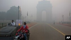 نئی دہلی میں فضائی آلودگی کا ایک منظر، فائل فوٹو