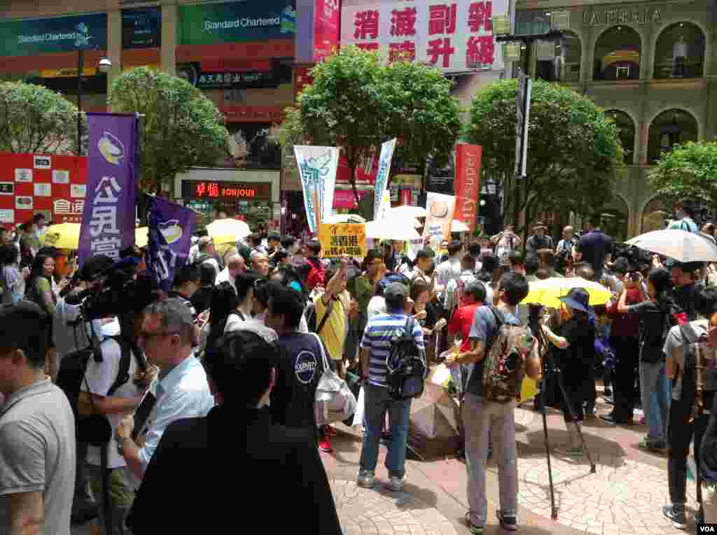 香港十六个政党和团体铜锣湾時代广场抗议兰蔻
