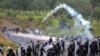 México: 14 lesionados al protestar muerte de normalistas