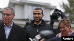 FILE - Lawyer Dennis Edney (left), client Omar Khadr and Patricia Edney meet the media outside their house where Khadr will stay after being released on bail in Edmonton, Alberta, May 7, 2015. Khadr, a Canadian, was once the youngest prisoner held on terr