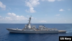 美国海军基德号USS Kidd导弹驱逐舰2021年7月13日穿越南中国海（美国海军照片）