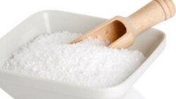 OMS alerta que reduir el consumo de sal podría salvar 7 millones de vidas en 7 años