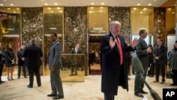 Rais mteule Donald Trump akizungumza na waandishi habari kwenye ukumbi wa jengo la Trump Tower in New York, Dec. 6, 2016. 